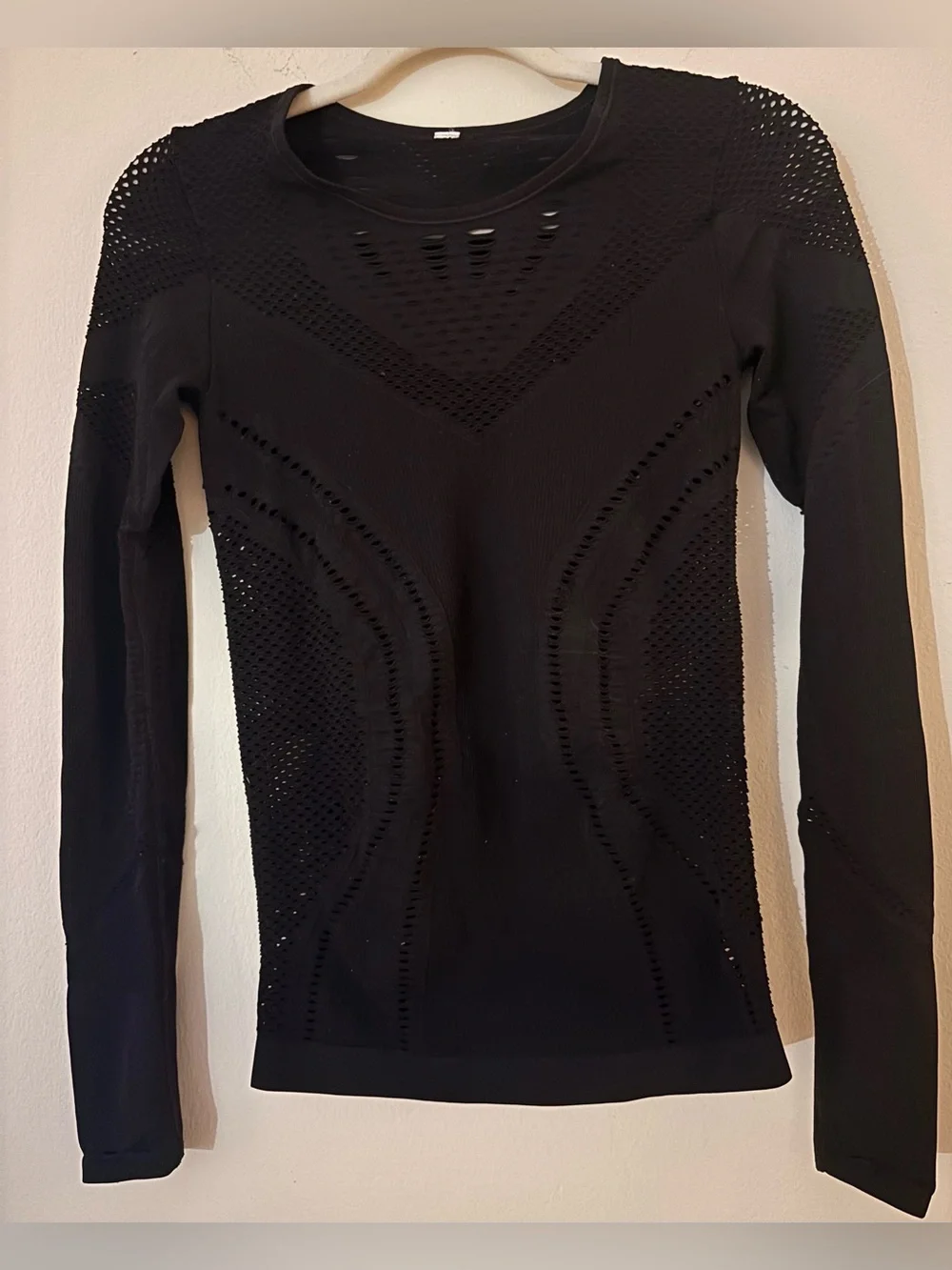 Alo Yoga Lark Long Sleeve Seamless Black Mesh Top